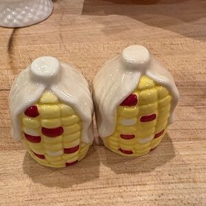 Cracker Barrel Yellow & Cream Corn on the Cob Salt and Pepper Shakers